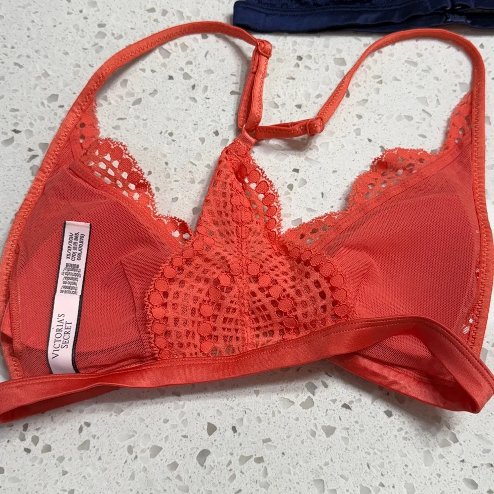 Victoria’s Secret Bralettes Size XS Navy and coral Y back Front hook Lace w pads